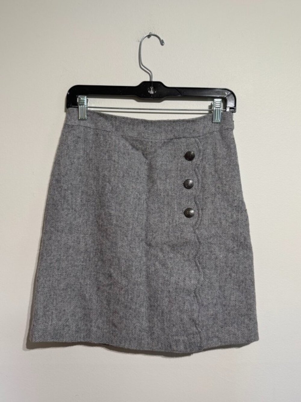 Talbots Wool Mini Skirt with Scallops and Crest Buttons, Size 2